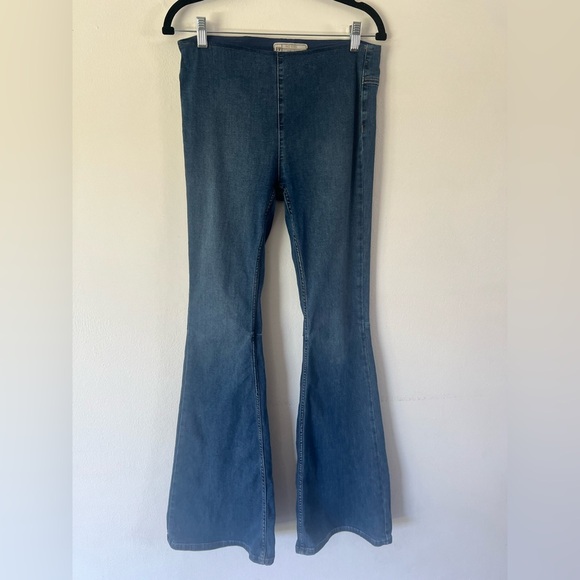 Free People Penny Pull-On Flare Bell Bottom Boho Jeans Size 28 - Picture 1 of 8